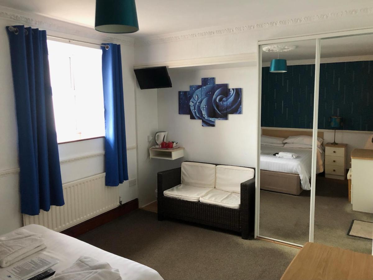 Boathouse Hotel Holyhead Exterior photo
